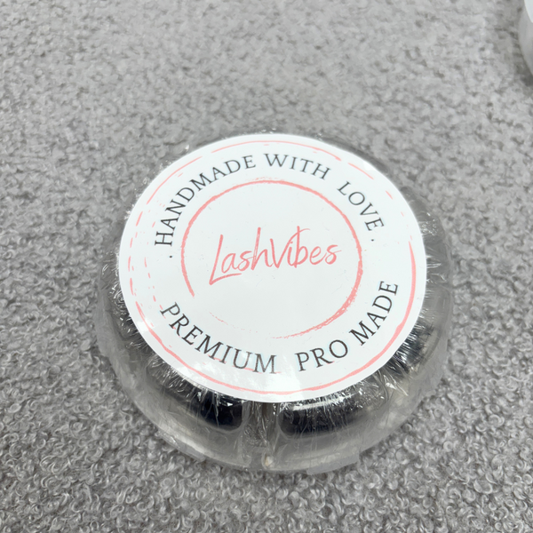 Loose premade fans mix sizes box